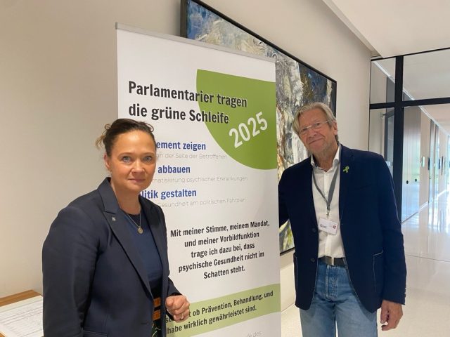 Wer steckt sich in Hannover die grüne Schleife an?