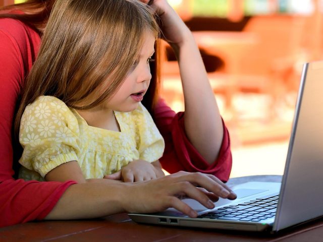 Kinder stören? – Uns nicht! Online-Selbsthile für Alleinerziehende